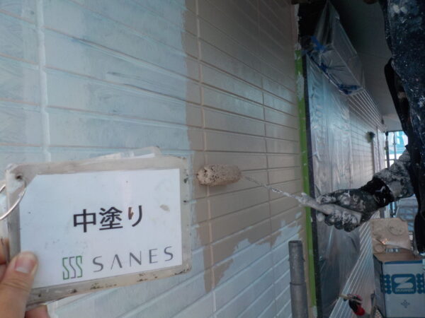 【和歌山市U様邸】外壁中塗り・上塗りの作業報告です