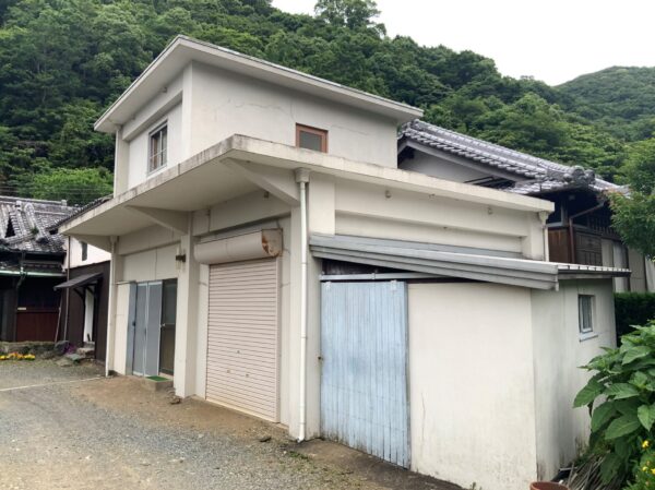 【和歌山県海南市】Y様邸　外壁・倉庫塗装　防水工事着工しています。