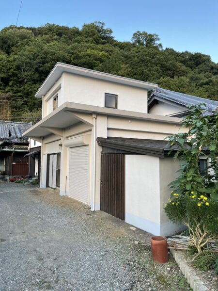 【和歌山県海南市Y様邸】外壁・倉庫塗装・防水工事完了しました。